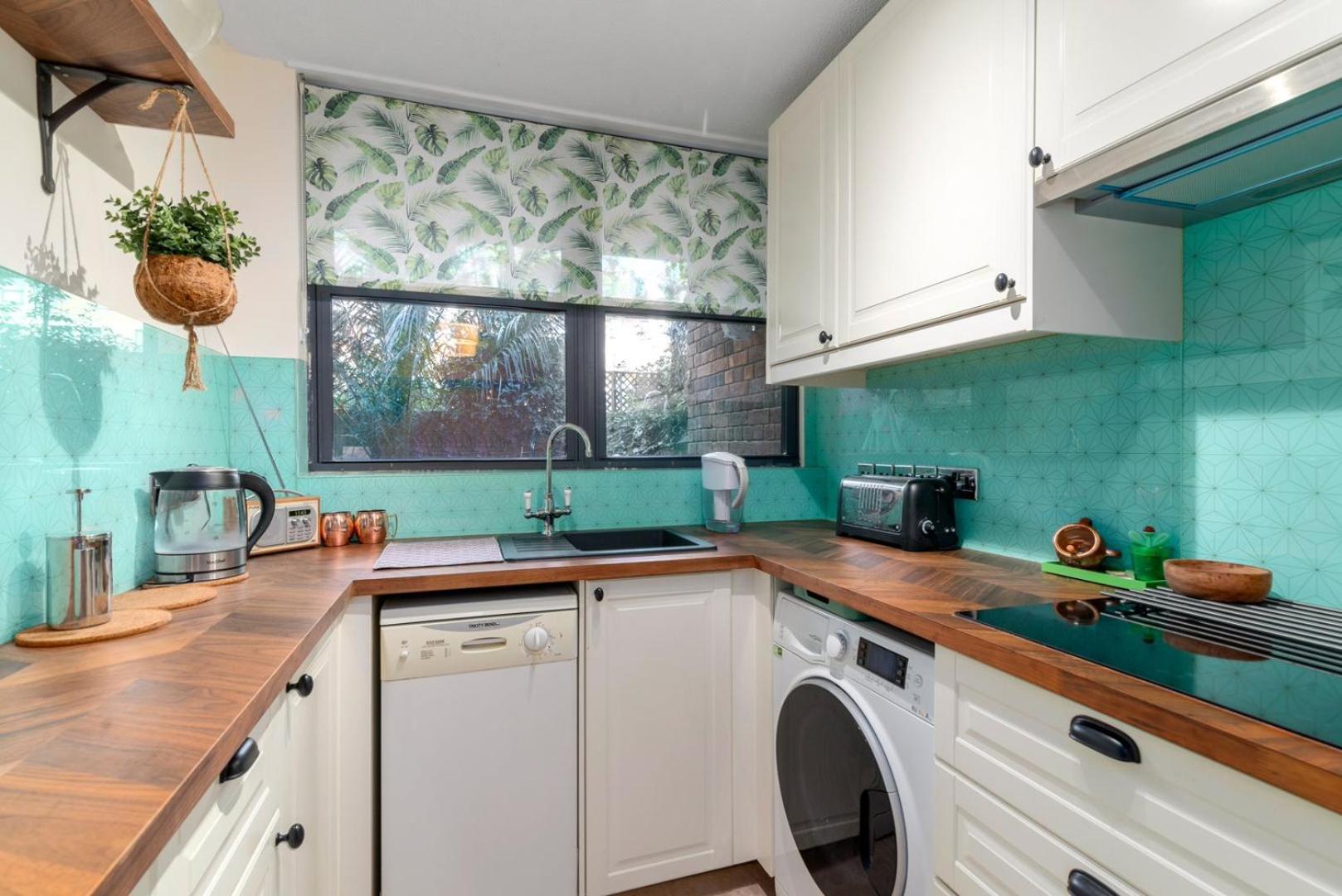 Вилла Guestready - Beautiful 2Br Townhouse W Garden Лондон Экстерьер фото
